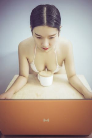 欧美极品翘臀美女_高清天堂在线